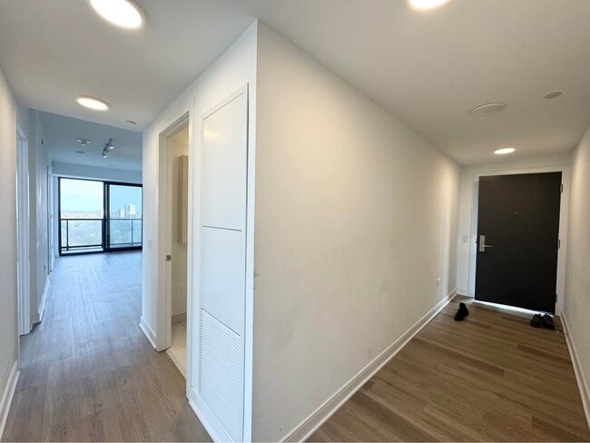 Building Photo - 2 Bed 2 Bath - Apartment