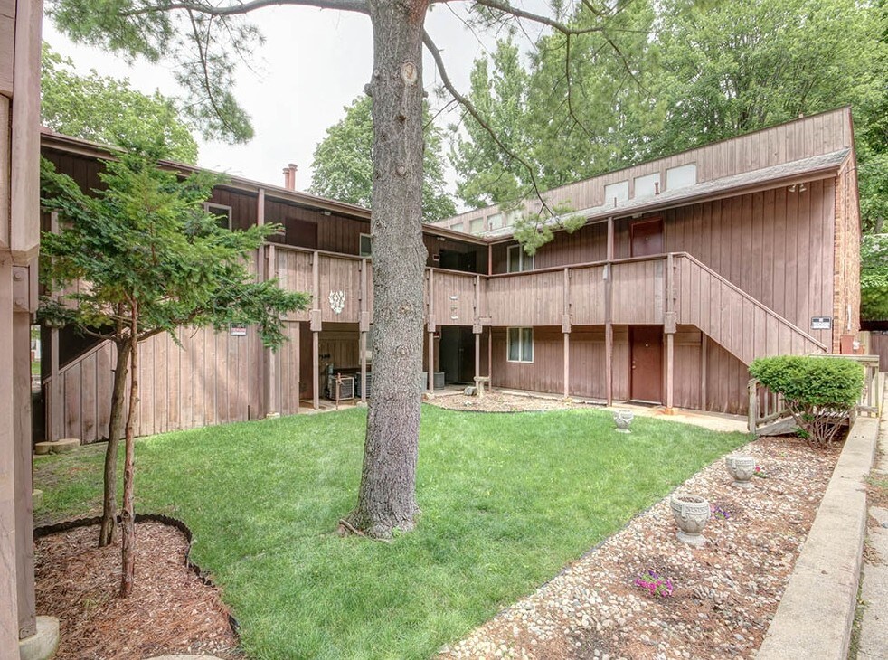 705 W Church St, Champaign, IL 61820 705 W Church St Champaign, IL