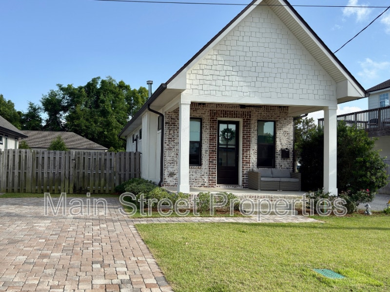 Primary Photo - 1205 E Scott St