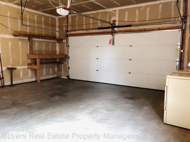 Building Photo - 2 br, 1.5 bath House - 1727 Bellevue Loop