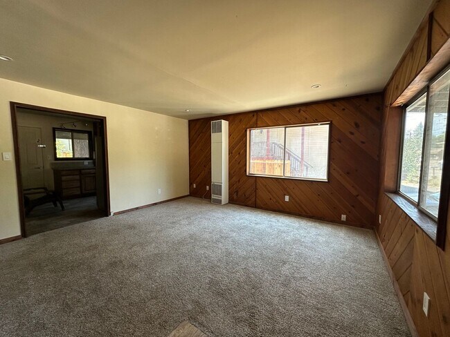 Building Photo - House with TWO Units in One!