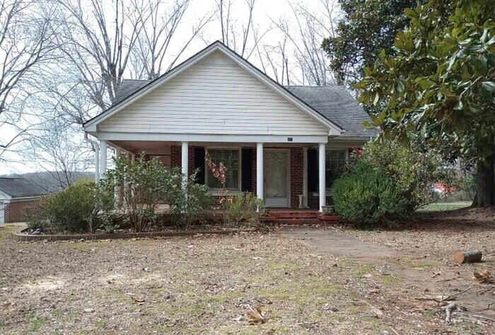 Primary Photo - 5 Bedroom 2 Bath