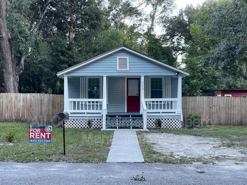 Primary Photo - 223 S Lucas St