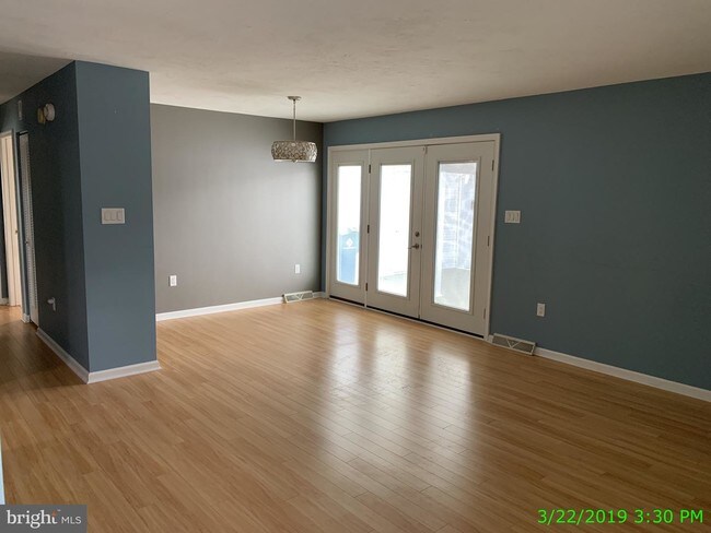 Building Photo - 2739 Meadow Dr
