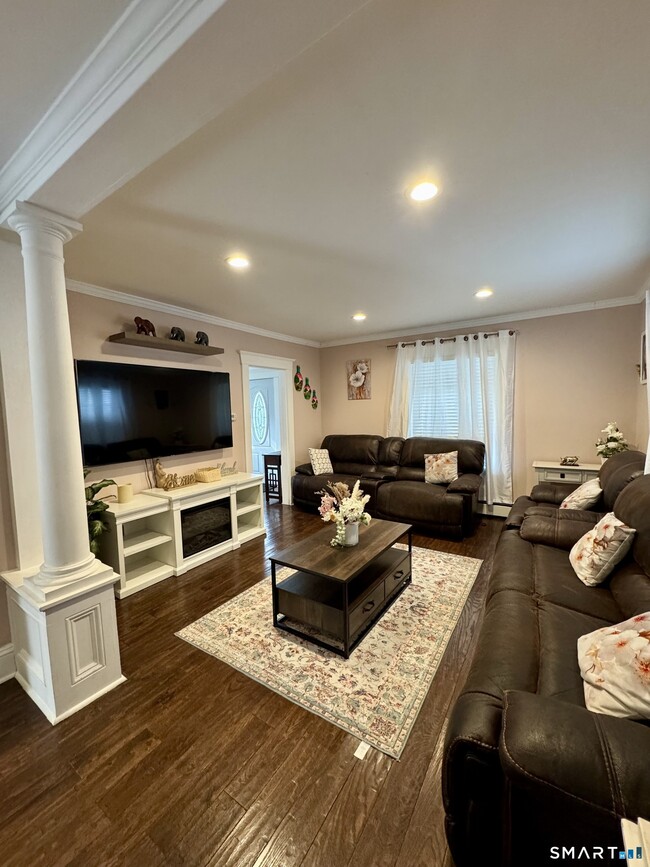 Foto del edificio - 38 Wooster Hts Rd