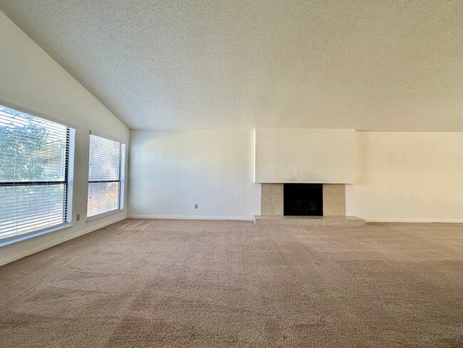 Building Photo - Charming 2 bedroom 2 bathroom home located in south Sacramento!