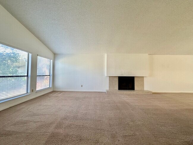 Foto del edificio - Charming 2 bedroom 2 bathroom home located in south Sacramento!