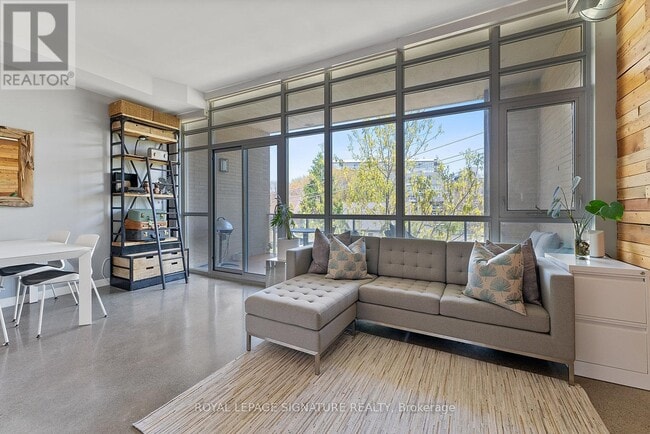 Building Photo - 52 Sumach St