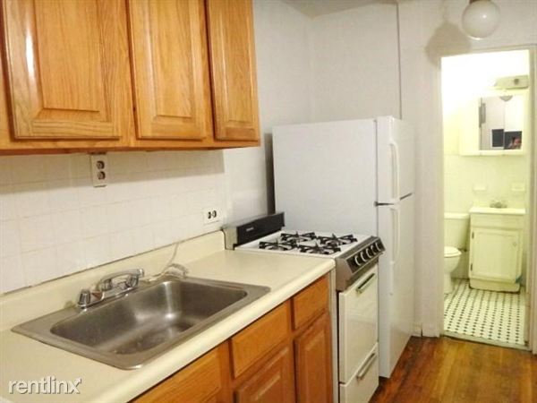Building Photo - 326 E 84th St