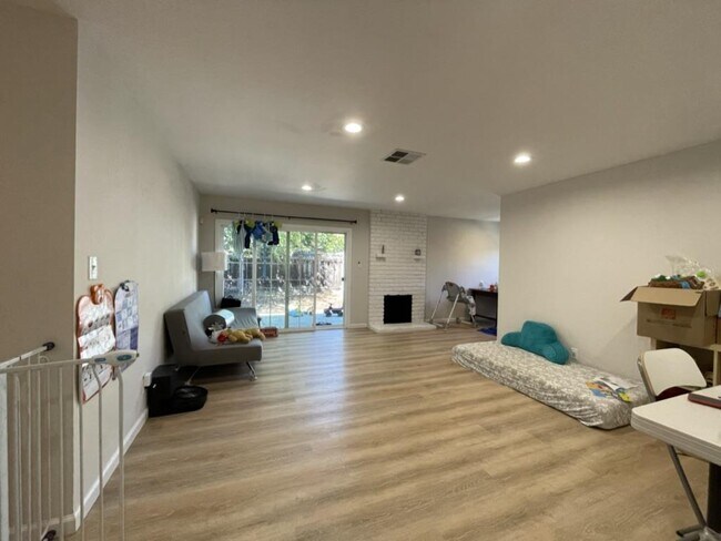 Foto del edificio - 1821 Andrews Ave