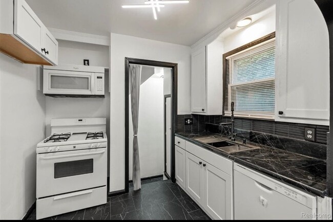 Building Photo - 10609 Stratman St