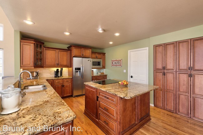 Building Photo - 6 br, 3.5 bath House - 2165 Hoodoo Drive