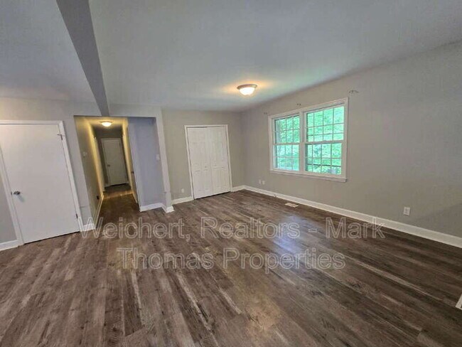 Foto del edificio - 4126 Chaucer Dr