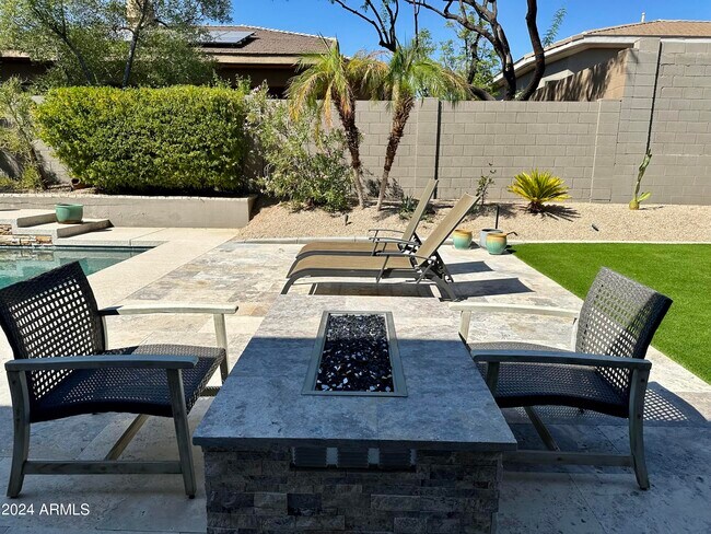 Foto del edificio - 7940 E Quill Ln