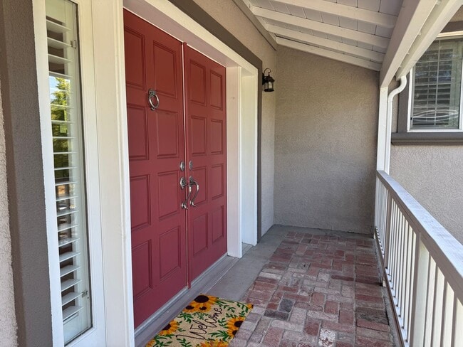 Building Photo - Gorgeous updated single level home in S.Wa...