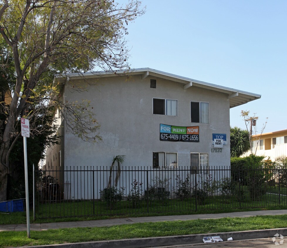 Building Photo - 17932 Schoenborn St