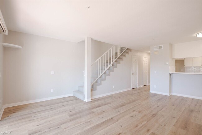 Building Photo - 2 br, 2.5 bath Condo - 5704 Camino Del Cielo