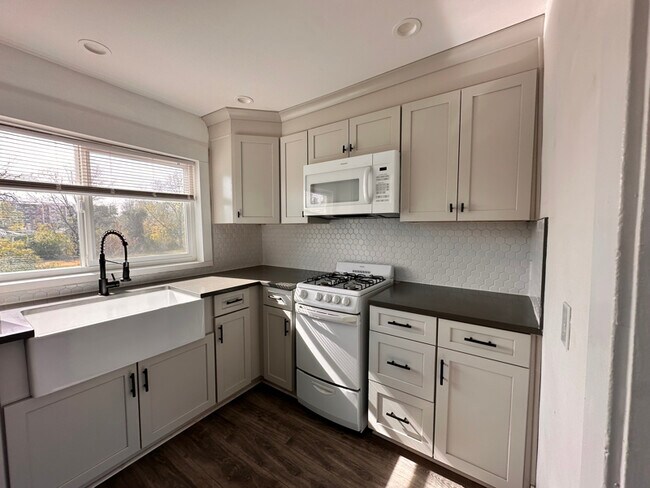 Foto del edificio - 117 W 2nd St