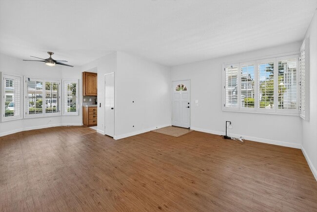 Building Photo - Spacious 2 Bed, 2 Bath Condo in Desirable Northwood