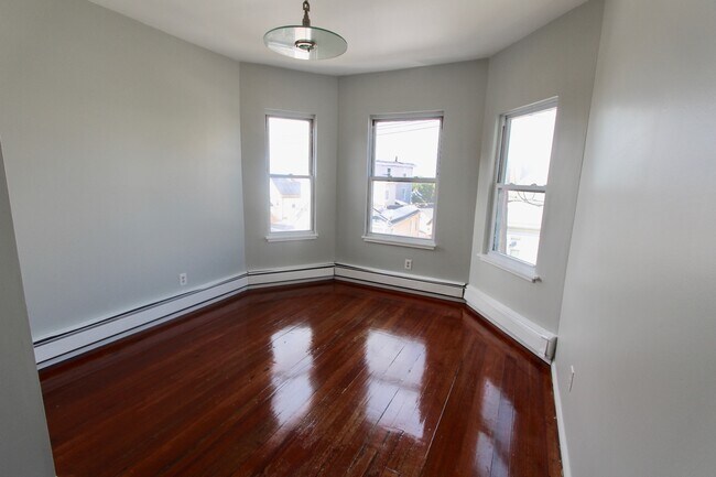 Foto del edificio - 643 Beach St