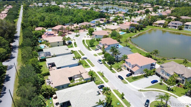 Building Photo - 10122 Oak Meadow Ln