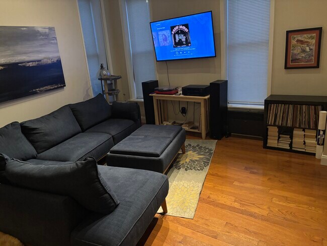 Building Photo - 31 Bleecker Pl