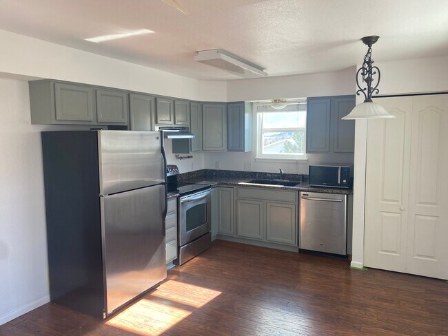 Building Photo - 1648 S Cole St