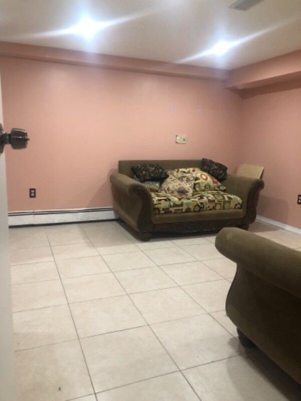 Foto del edificio - 84-42 266th St
