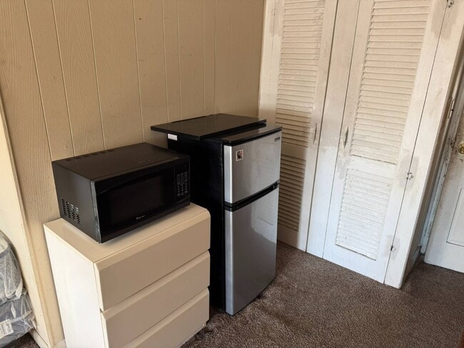 Building Photo - 116 S Penataquit Ave