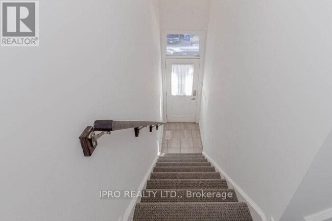 Photo du bâtiment - 575-575 Woodward Ave