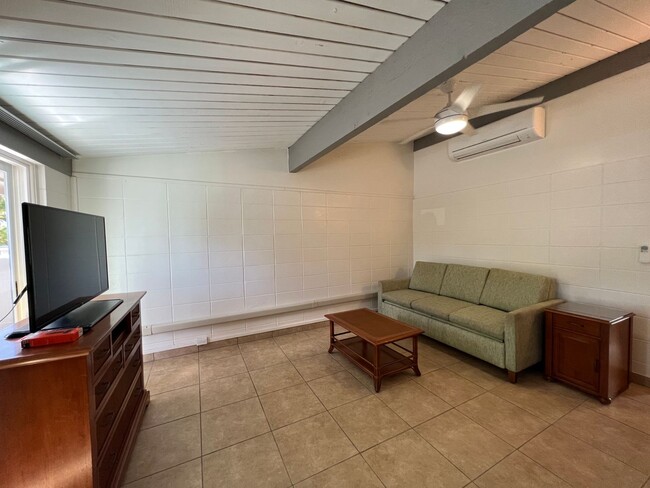 Building Photo - For Rent - 68-190 Au St. #B Waialua, HI 96791