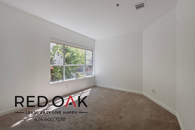 Building Photo - La Elle Apartments