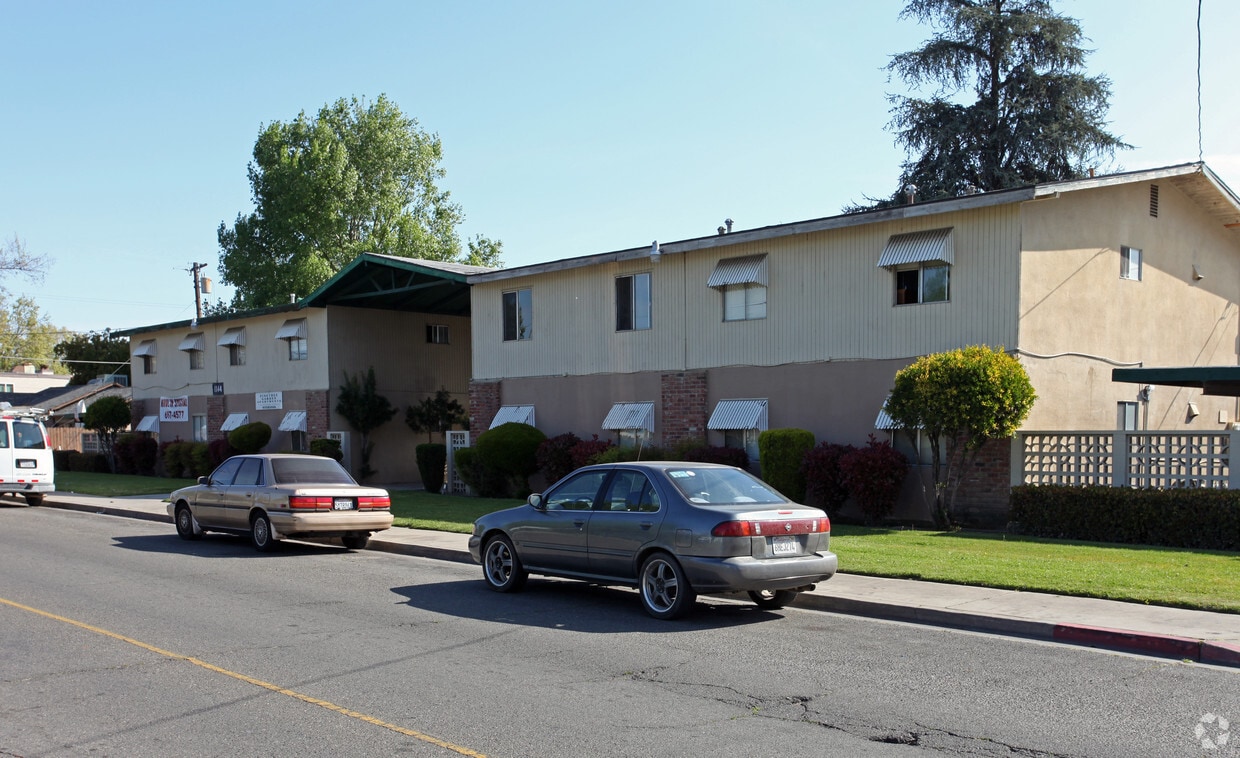 Building Photo - Pinetree Garden Apartments