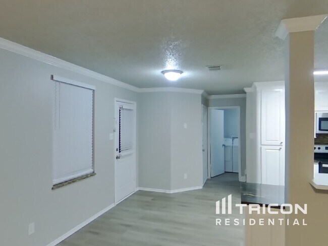 Building Photo - 3004 Double Oak Dr