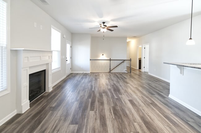 Building Photo - 4382 Overlook Dr
