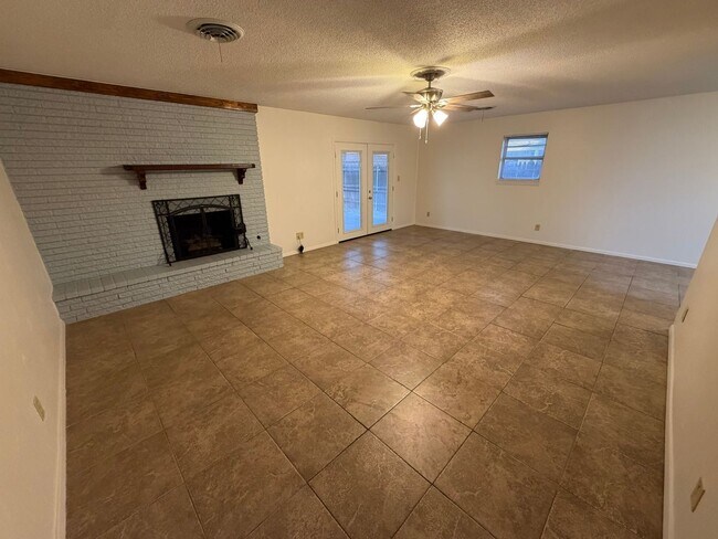 Foto del edificio - 5003 Hall Ave