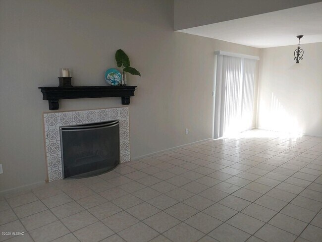 Building Photo - 881 E Peppergrass Ln