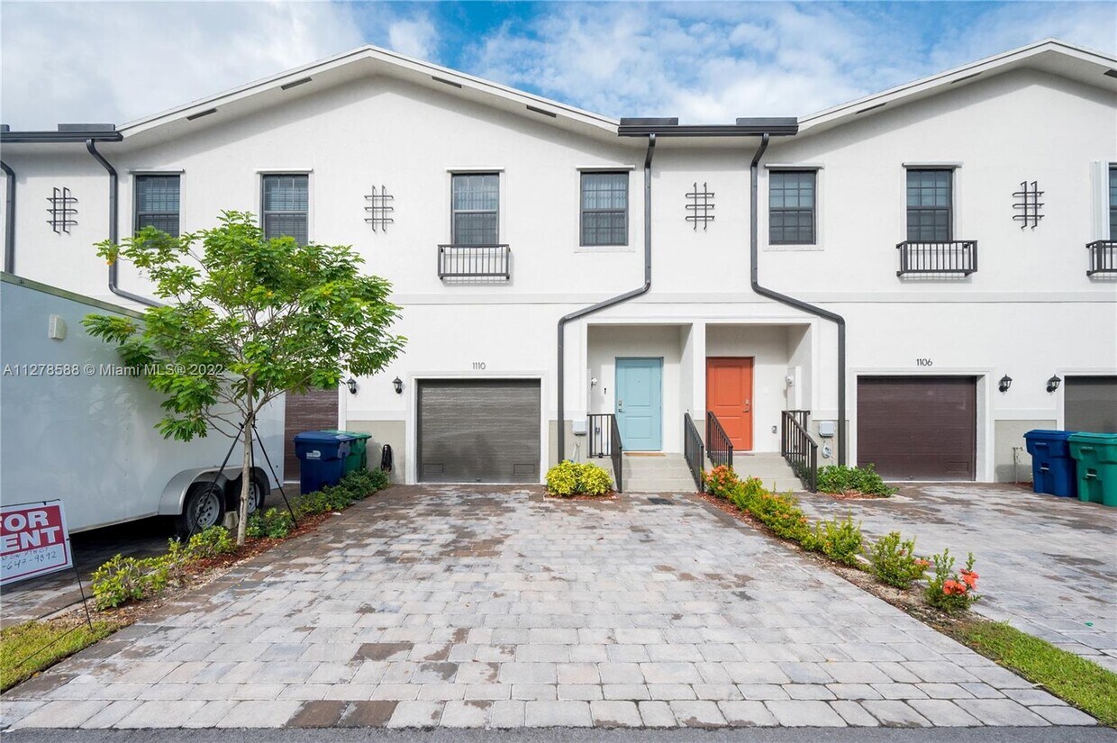 1110 SW 7th Ct, Florida City, FL 33034 Townhouse for Rent in Florida