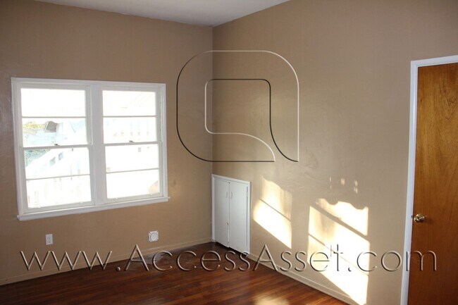 Foto del edificio - Charming 1 Bed/1 Bath Bottom Unit In The H...