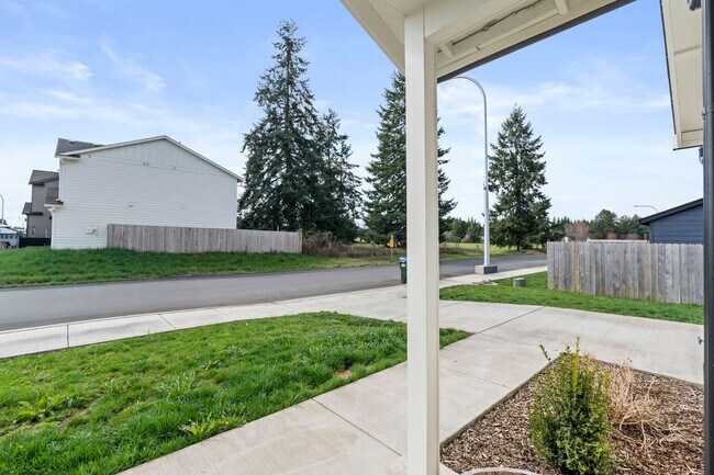 Building Photo - Rent: $2100; 3 bed