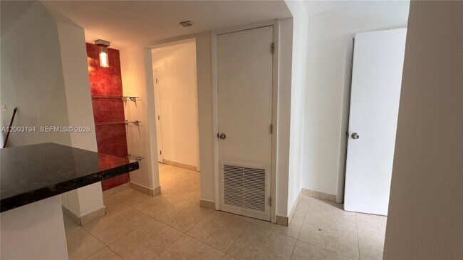 Foto del edificio - 1701 NE 191st St