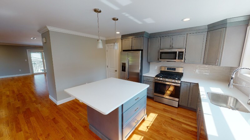 Primary Photo - 63 Bacon St