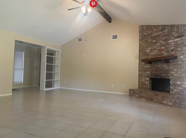 Building Photo - 148 W Woodstock Circle Dr