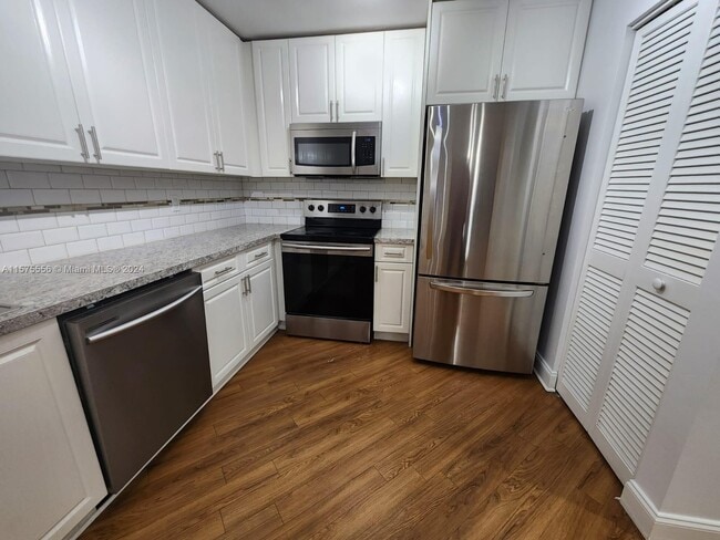 Building Photo - 1701 Bayberry Dr