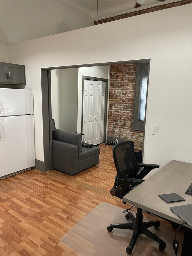 Foto del edificio - 400 Main St E