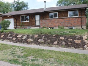 Building Photo - 1311 Yosemite Dr
