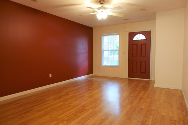 Building Photo - 103 Middlehouse Way