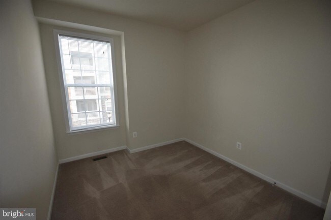 Building Photo - 2621 Osprey Way N