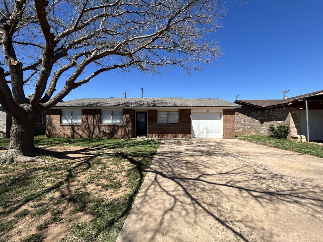 Primary Photo - House Located Within Minutes Of Hospital D...
