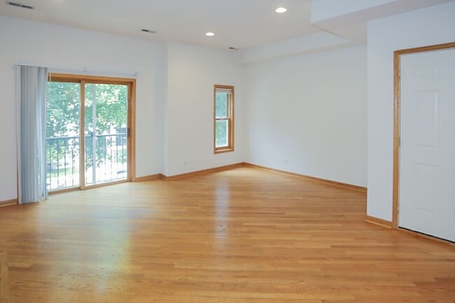 Building Photo - 2722 N Wayne Ave